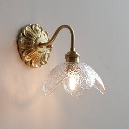 Lotus-Wandleuchte aus strukturiertem Glas — Blumenlampe aus gebürstetem Messing, Leuchtmittel inklusive