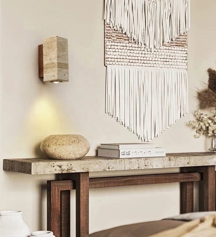Lámpara de pared NYRA London de travertino negro — Diseño inspirado en Roma