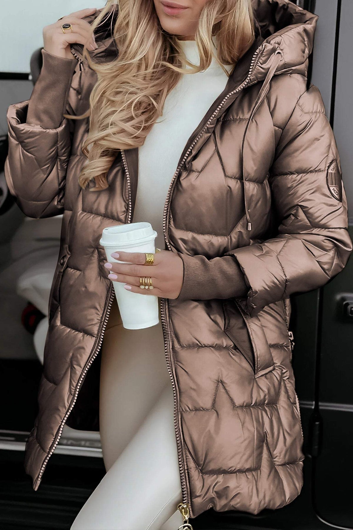 Astrid Steppjacke mit Kapuze — Warme, stilvolle Wetterschicht