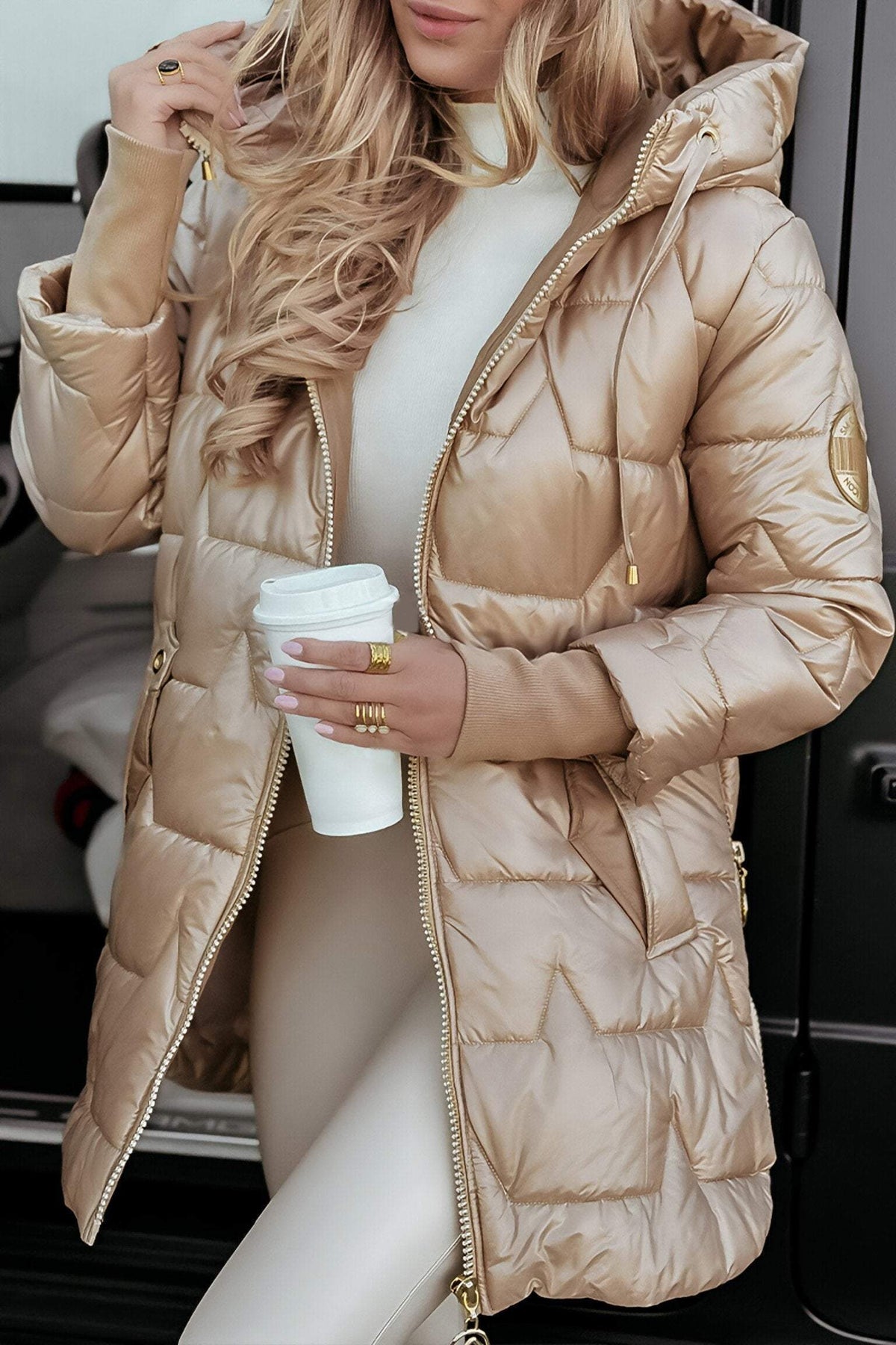 Astrid Steppjacke mit Kapuze — Warme, stilvolle Wetterschicht