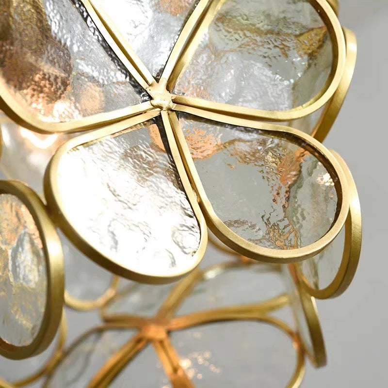 Aurea Florale Glas-LED-Pendelleuchte mit eleganten goldenen Akzenten