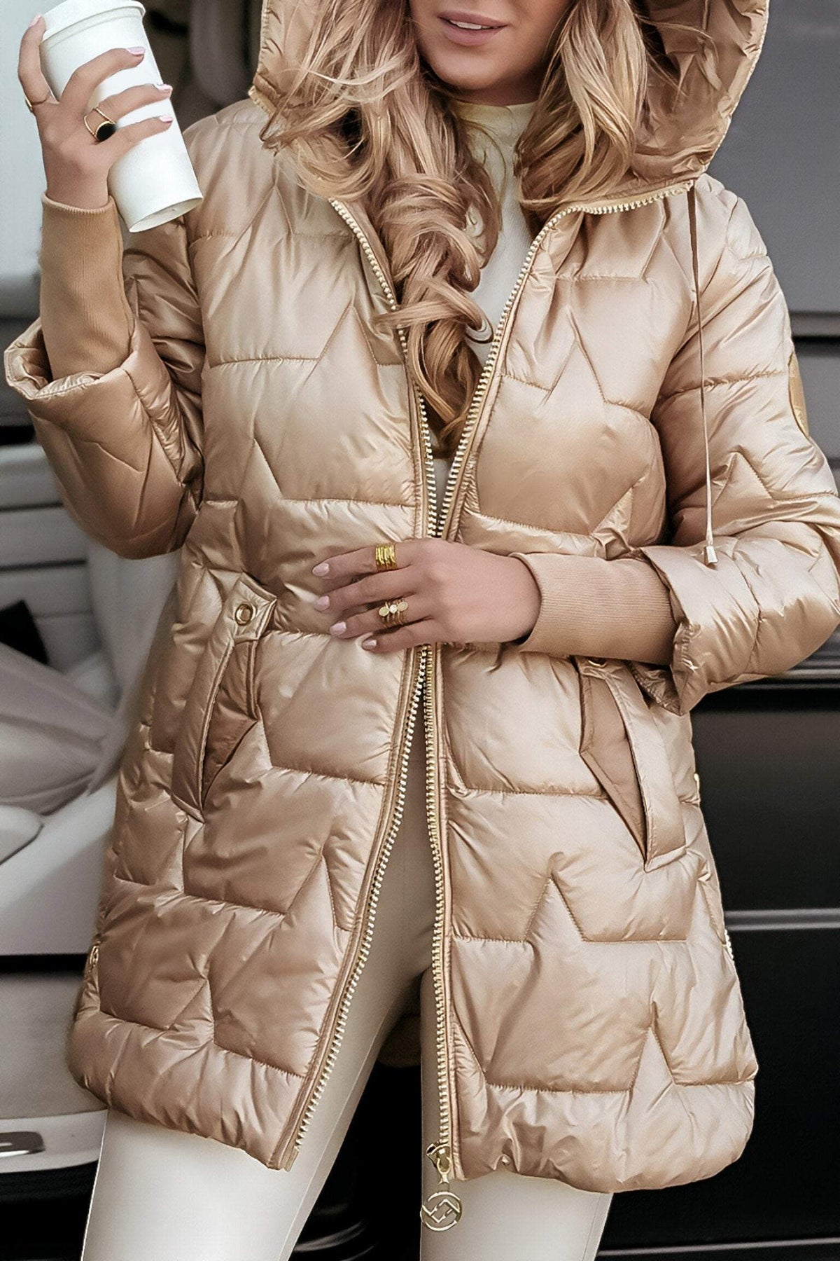 Astrid Steppjacke mit Kapuze — Warme, stilvolle Wetterschicht