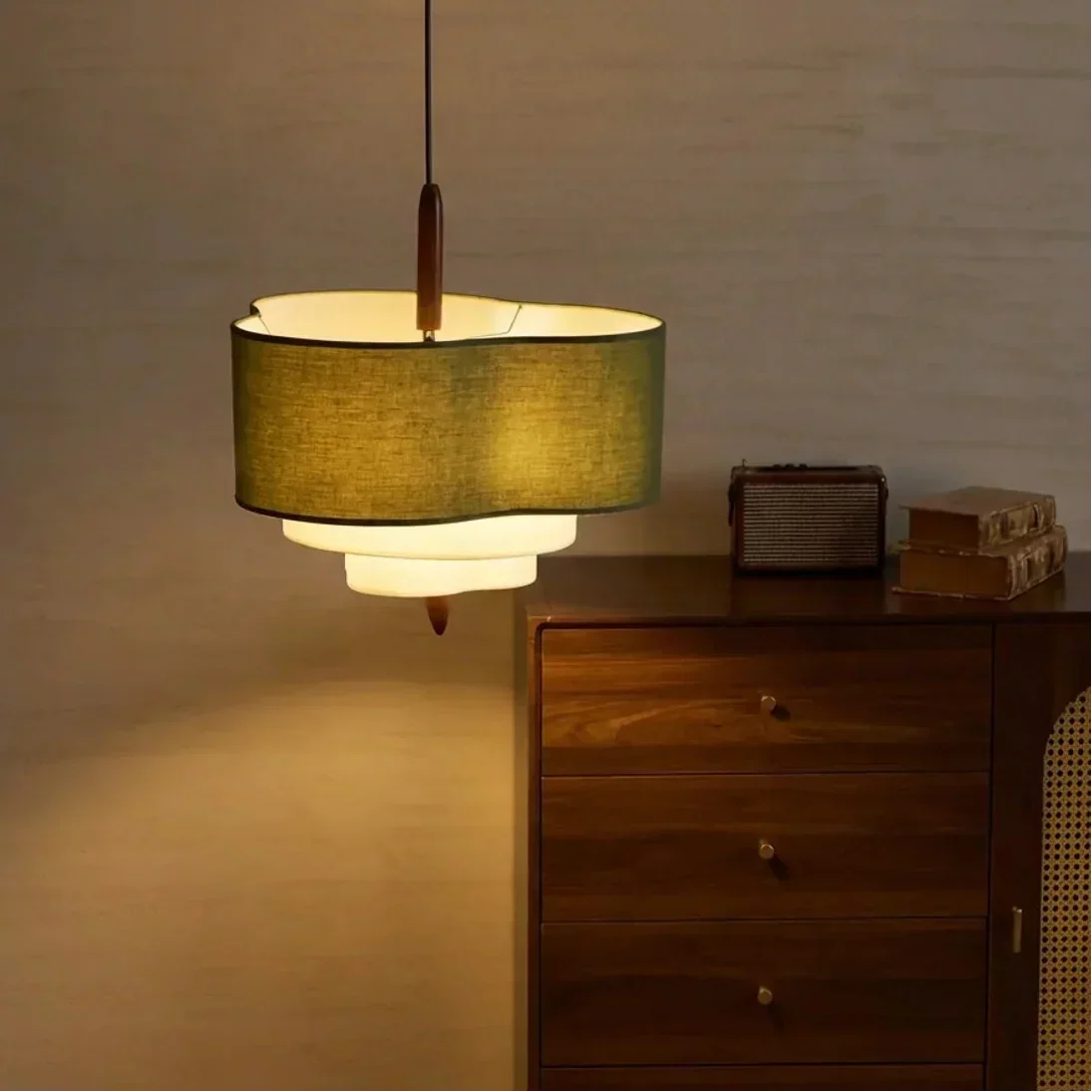 Lampada a sospensione in tessuto a strati — paralume a più livelli, montaggio cablato