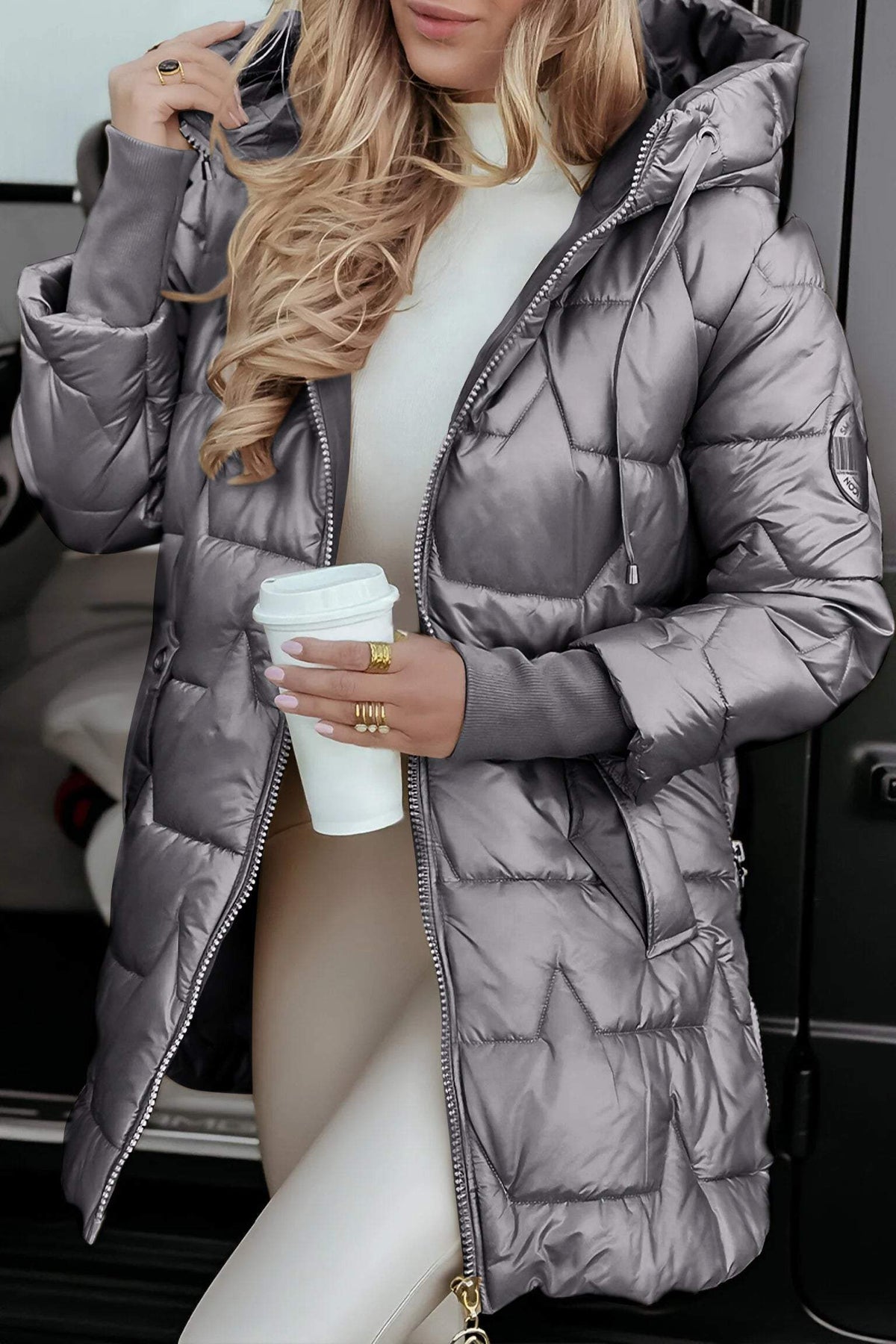 Astrid Steppjacke mit Kapuze — Warme, stilvolle Wetterschicht