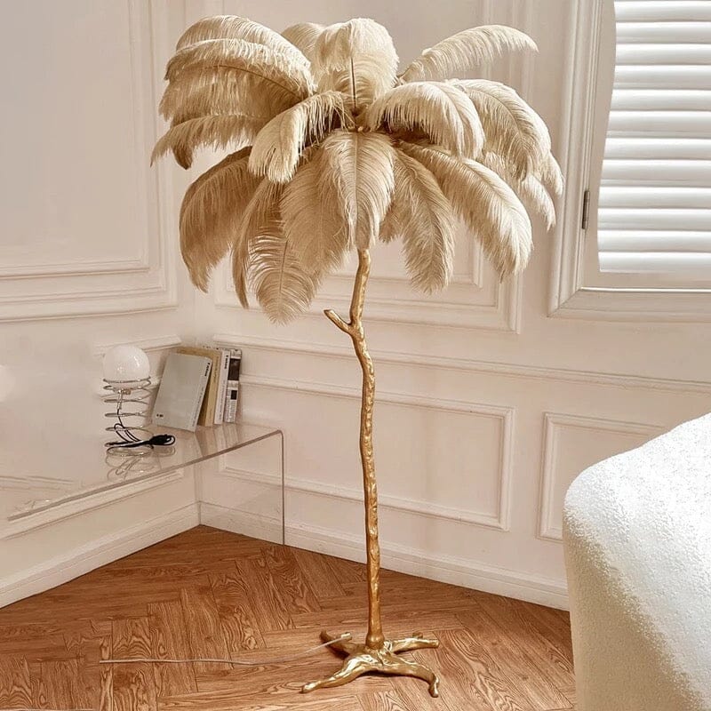 Gulvlampe med kunstige fjer — moderne, dekorativ standerlampe