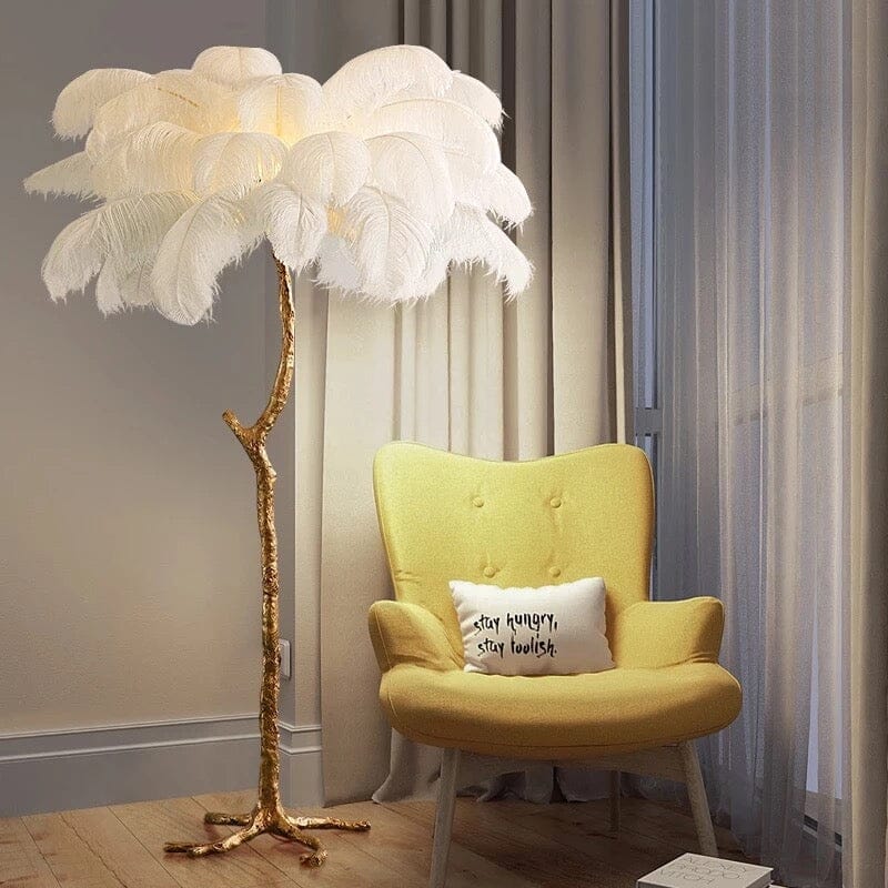 Gulvlampe med kunstige fjer — moderne, dekorativ standerlampe