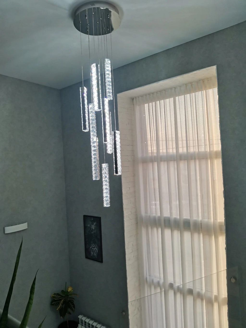 LustreCrest Kristall-Kronleuchter für Treppen mit integrierter LED-Beleuchtung