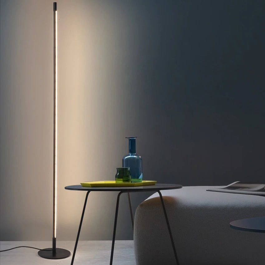 Lámpara de pie The Dahl — luz LED moderna, base redonda estable