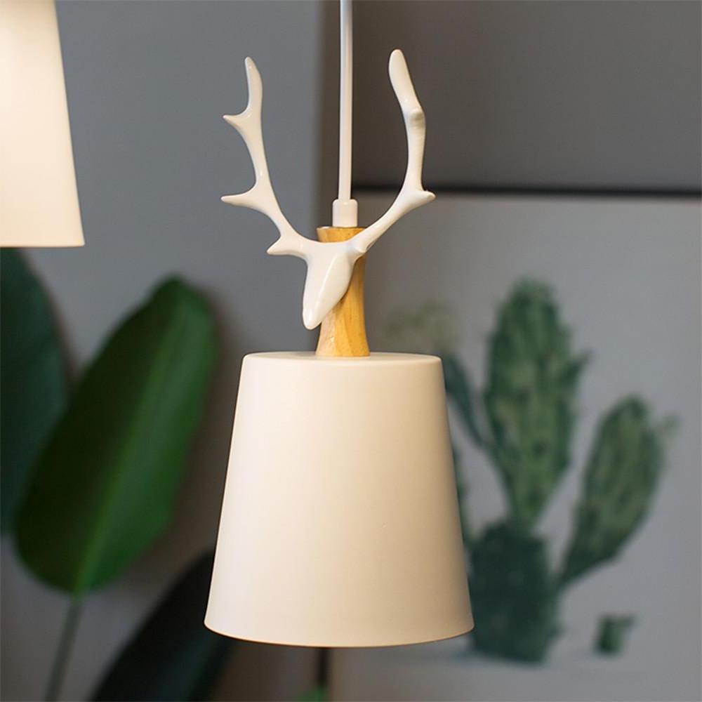 NatureLuxe LED-Pendelleuchte - Design mit 3 Hirschgeweihen
