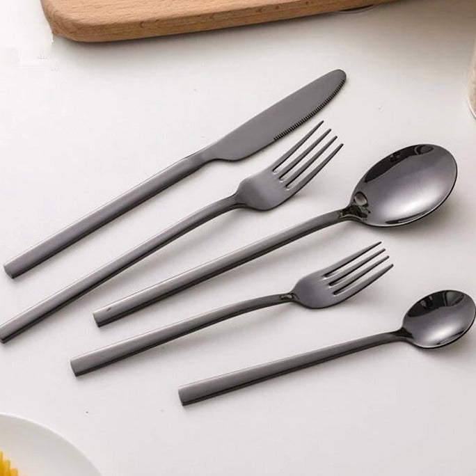 Service de couverts Arya 30 pièces — pour 6 personnes, résistant à la rouille et aux taches