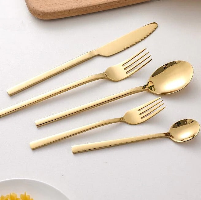 Service de couverts Arya 30 pièces — pour 6 personnes, résistant à la rouille et aux taches