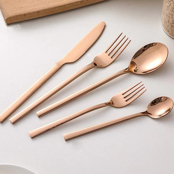 Service de couverts Arya 30 pièces — pour 6 personnes, résistant à la rouille et aux taches