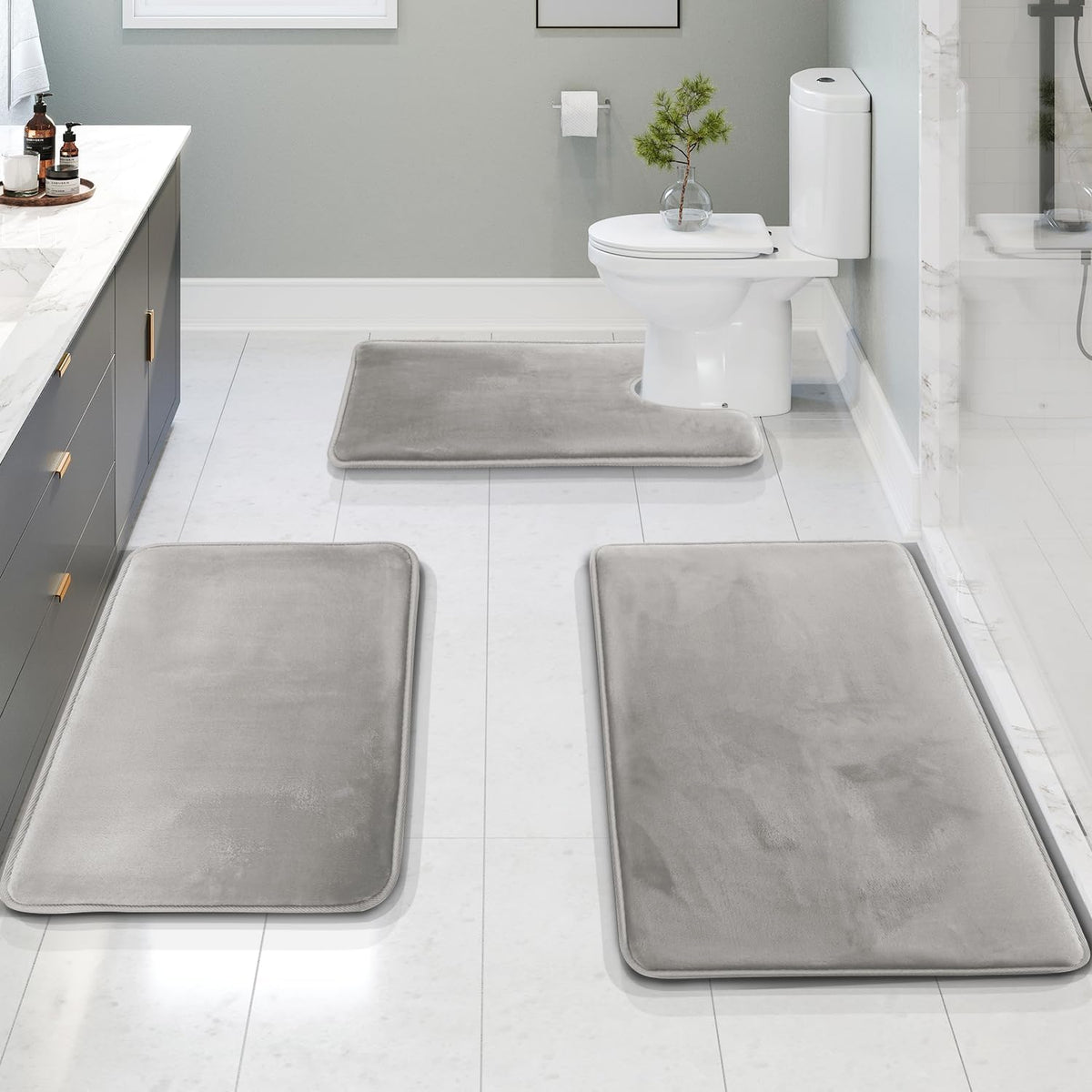Set di 3 tappetini da bagno in memory foam LuxeCloud — Antiscivolo