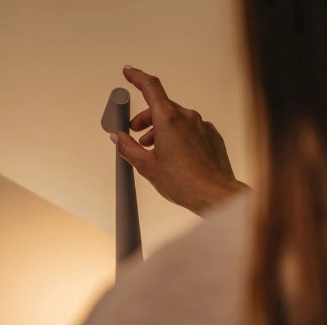 Nordisk minimalistisk trådløs bordlampe — myk stemningsbelysning