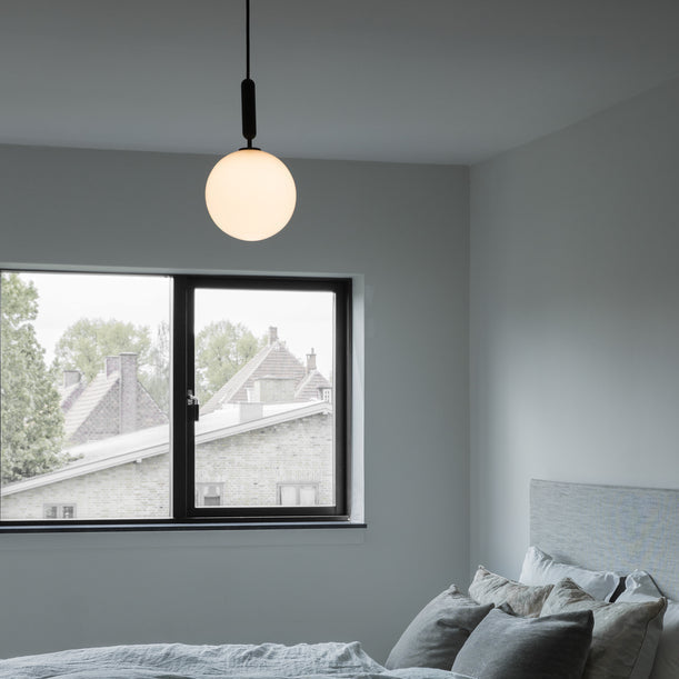 Etara Pendelleuchte mit klarem Glas für Esszimmertische im Alltag