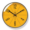 Nordische Wanduhr — modernes minimalistisches Design in Schwarz und Weiß