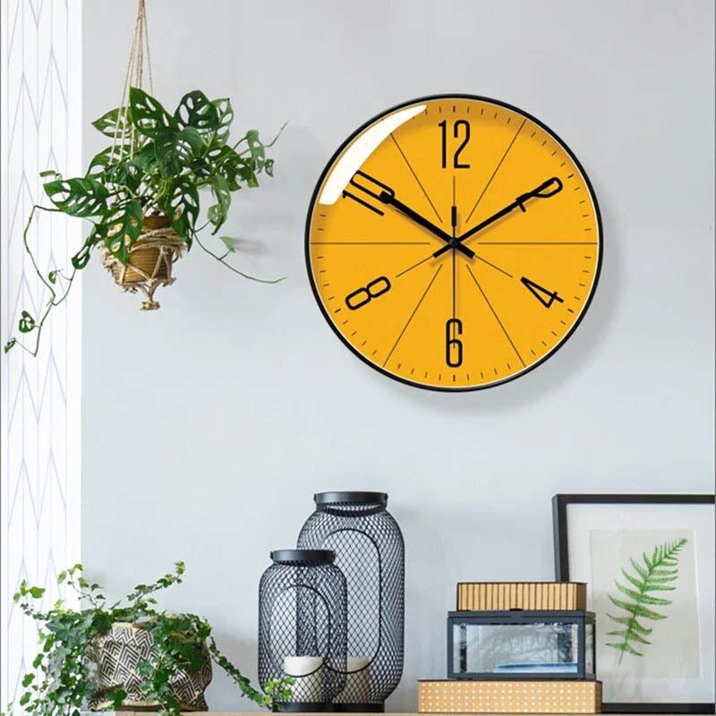 Nordische Wanduhr — modernes minimalistisches Design in Schwarz und Weiß