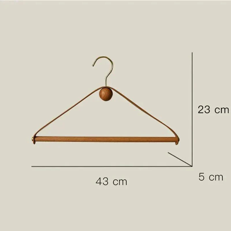Set di grucce in legno pregiato e vera pelle — Design moderno