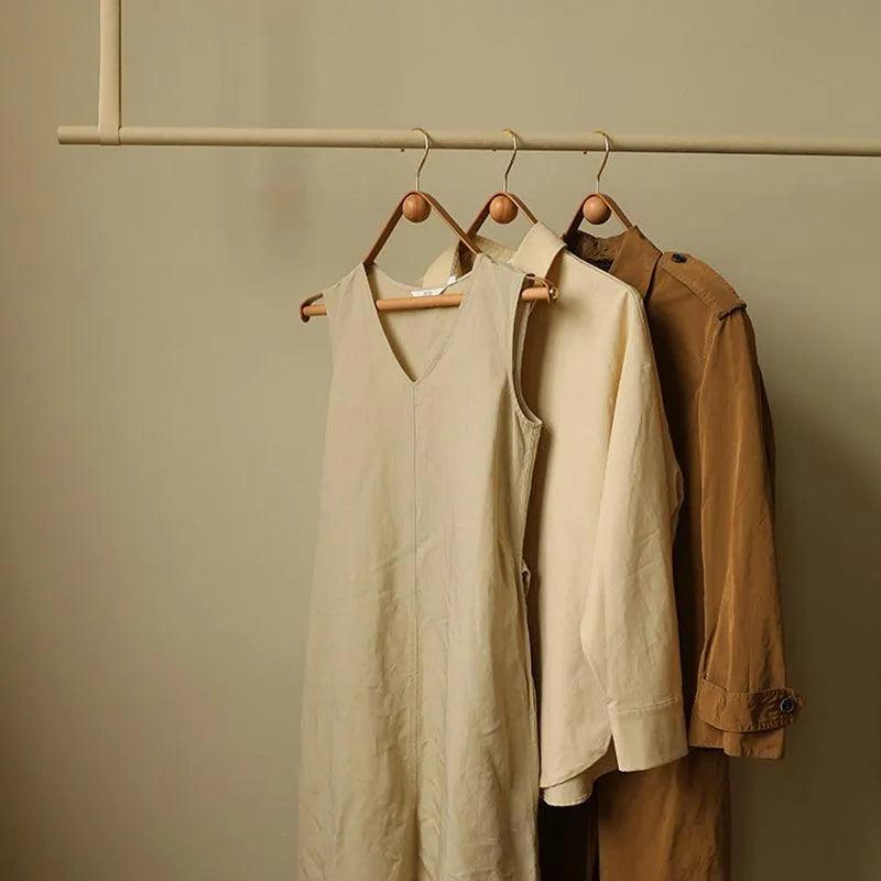 Set di grucce in legno pregiato e vera pelle — Design moderno