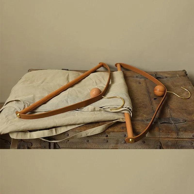 Set di grucce in legno pregiato e vera pelle — Design moderno