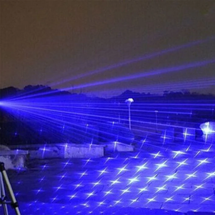 Latarka laserowa AeroForge Pro — jasne wodoodporne światło, kompaktowa wytrzymała konstrukcja, rozpalarka