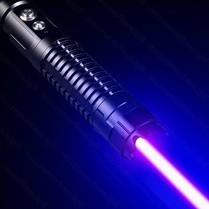 Latarka laserowa AeroForge Pro — jasne wodoodporne światło, kompaktowa wytrzymała konstrukcja, rozpalarka