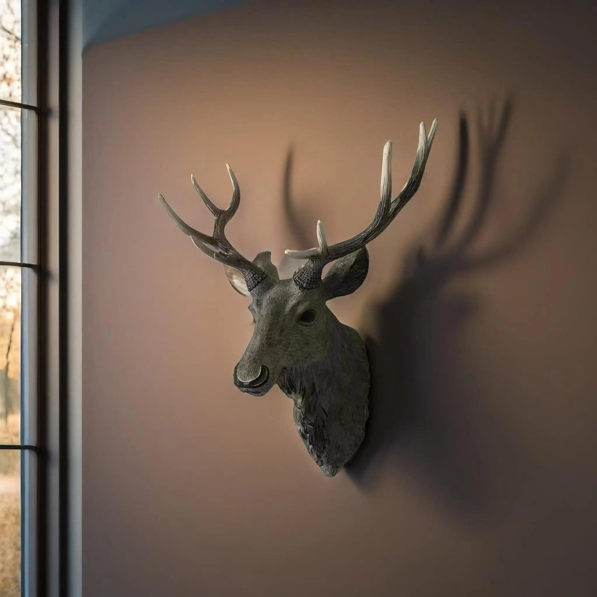 Thornridge rustikt hjorthuvud för väggmontering — naturtrogen konstskulptur