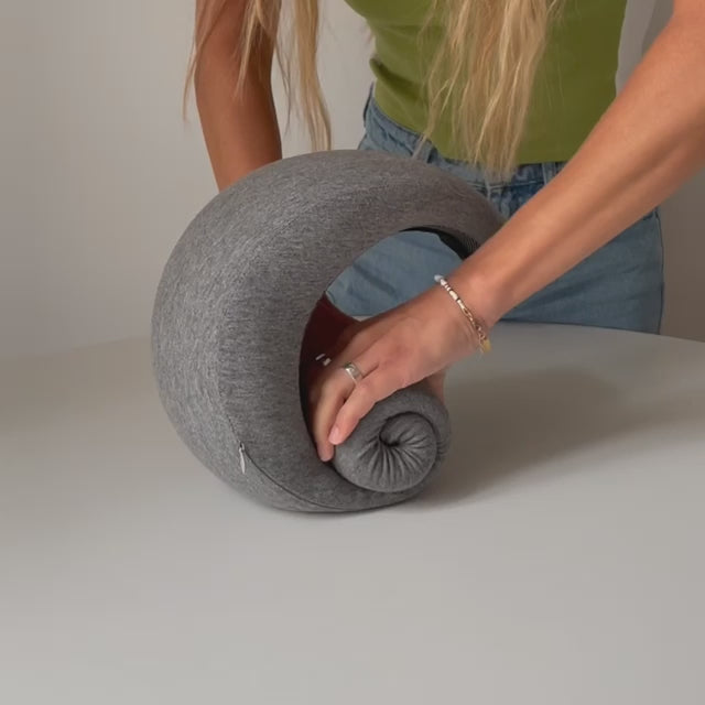 Almofada de viagem para o pescoço em espuma viscoelástica — Ajuste ergonómico e formato compacto para transportar