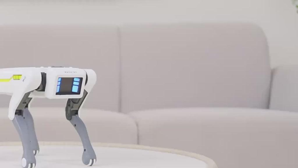 音声コマンドと手動リモコン操作に対応するスマートAIロボット犬
