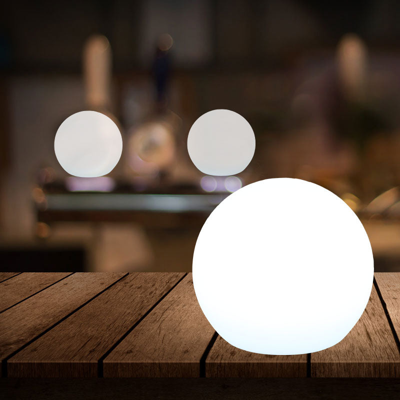Kabellose LED-Tischlampe Moon — 16 Farben, wiederaufladbare Akkus
