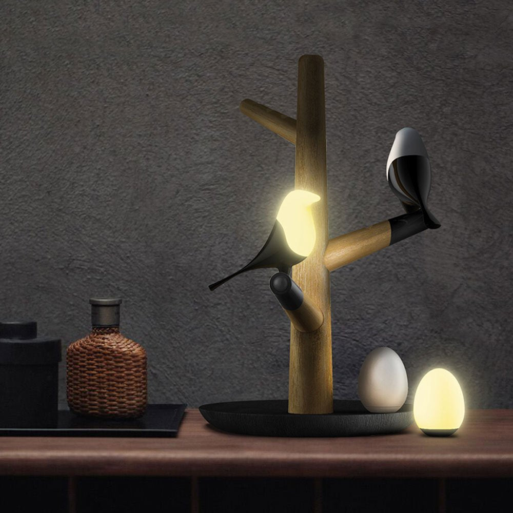 Nabíjecí chytrá lampa se stromem a ptákem — automatické teplé ambientní osvětlení