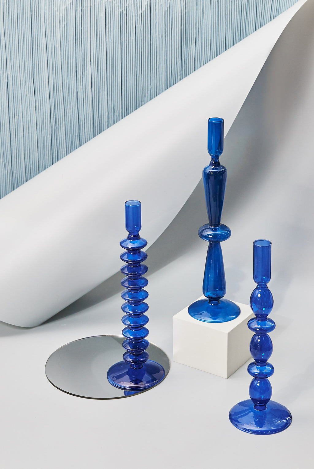 Kobaltblaue Kerzenhalter aus mundgeblasenem Glas – Retroformen