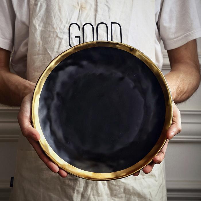 Pearl Plate — Gold-Rimmed Wavy Dinnerware, Cream & Black