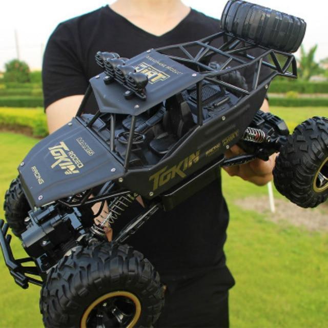 شاحنة وحشية لاسلكية RoverX 4x4 للطرق الوعرة — زاحفة للصخور بمقياس 1:12