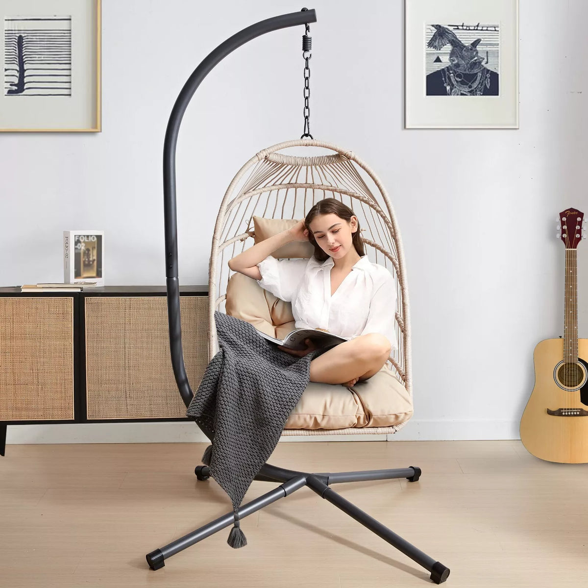 Fauteuil suspendu en rotin haut de gamme avec coussins moelleux
