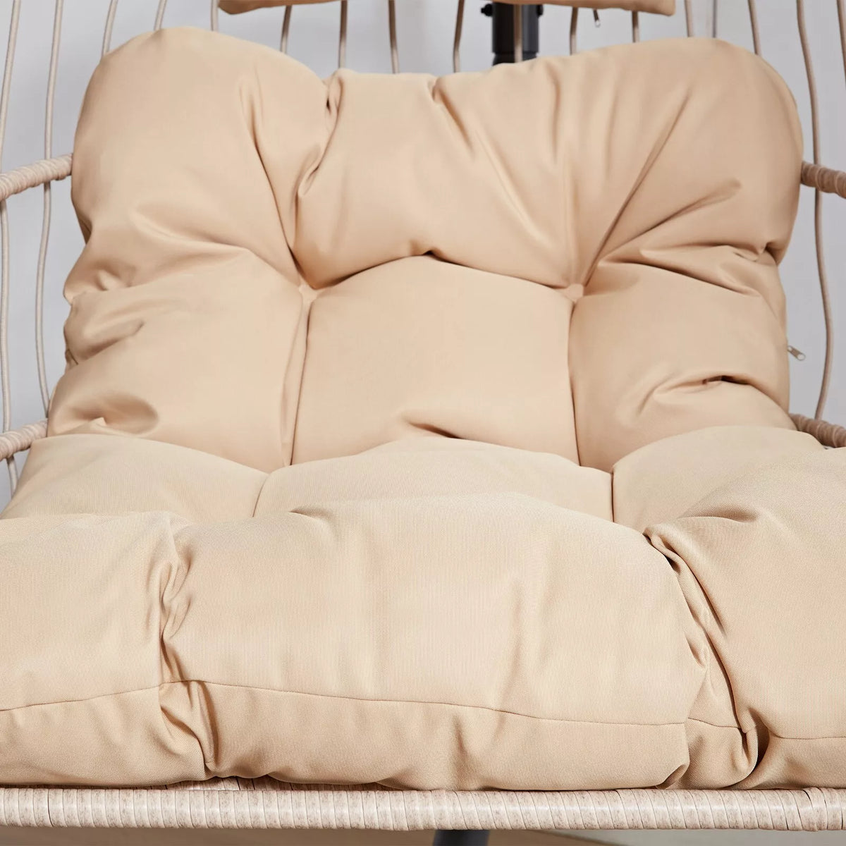 Fauteuil suspendu en rotin haut de gamme avec coussins moelleux