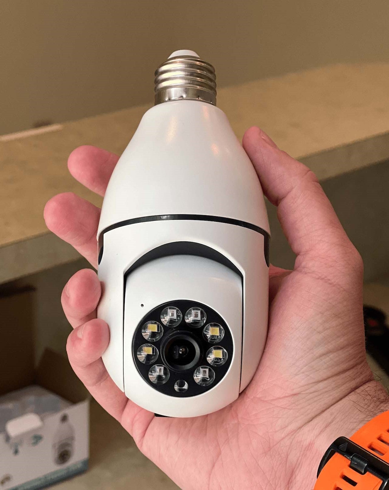 Security Light Bulb Camera - Top-Rated Lightbulb Security Camera | Filindra