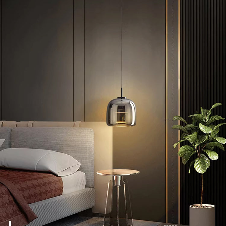 Nordisk pendellampa i svart glas — modern LED-krona