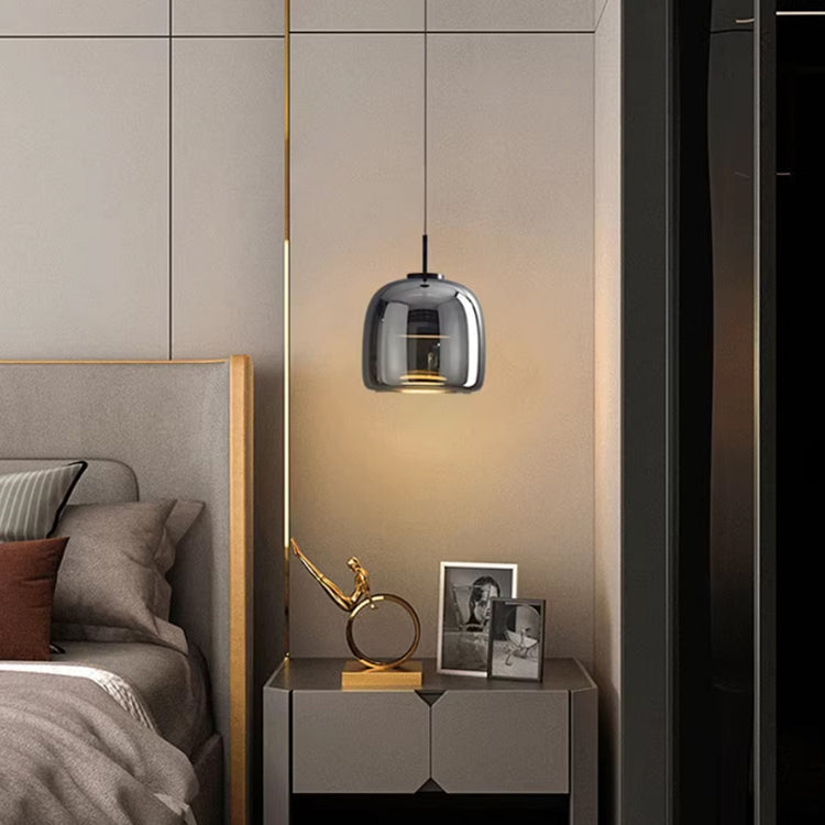 Nordisk pendellampa i svart glas — modern LED-krona