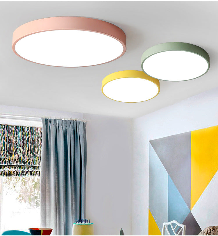 Candeeiro de teto minimalista GlowBeam — iluminação elegante e uniforme