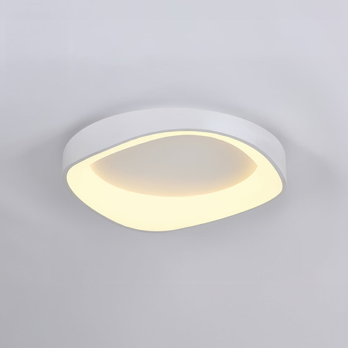 Pendul de plafon în stil scandinav — finisaj cu aspect de lemn, LED integrat, iluminare fără umbre