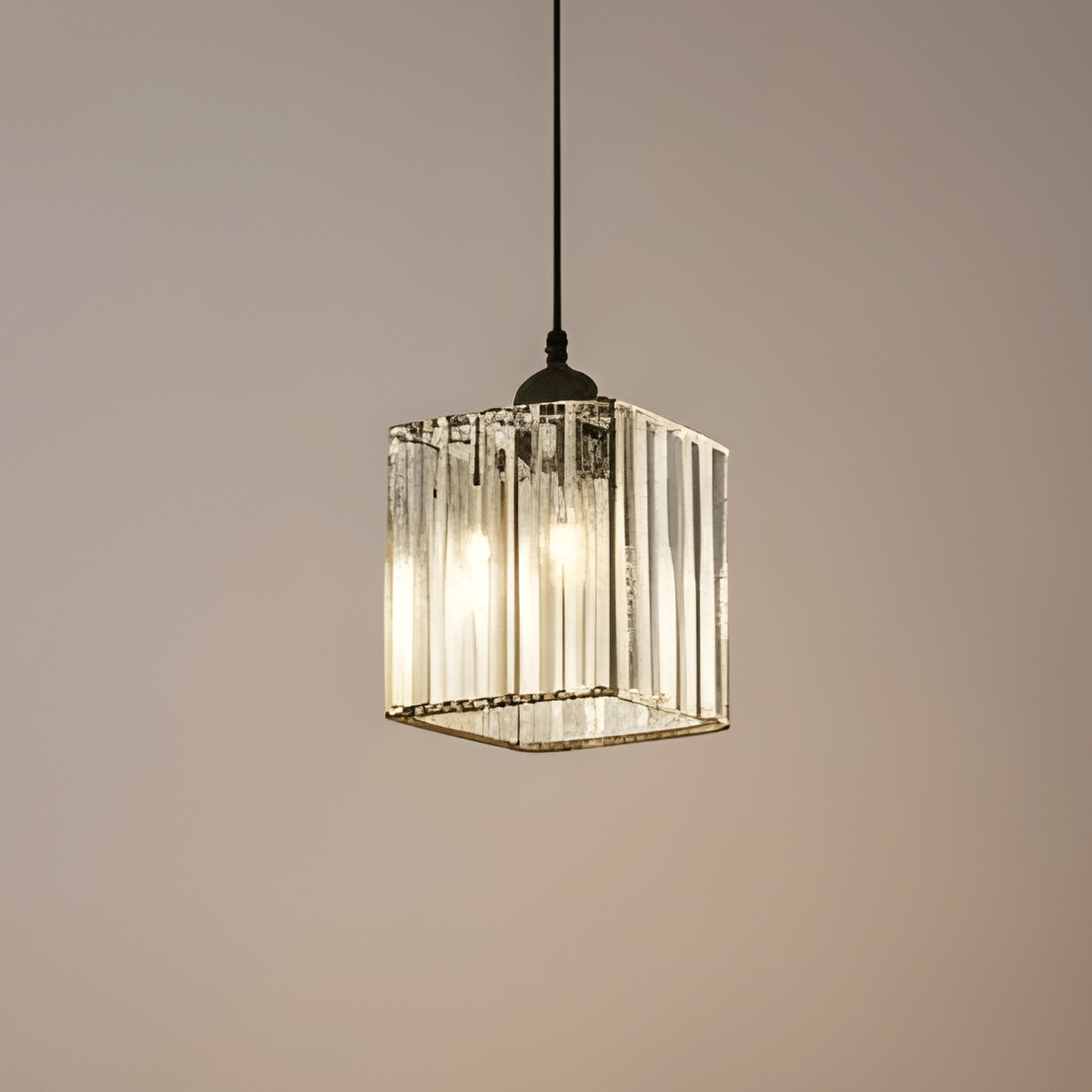 Severské LED závěsné svítidlo - Kov/sklo černá/zlatá do jídelny/obývacího pokoje - Flindria