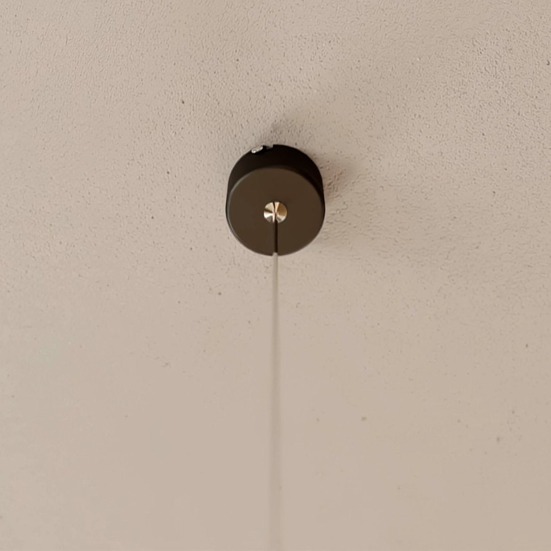 Minimalistyczna lampa wisząca Cirrus marki AeroLume — zaawansowana technologia LED